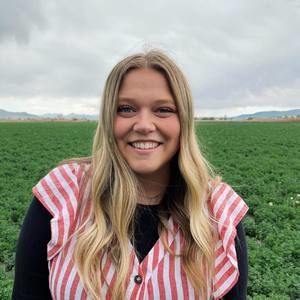 Meet your Posher, Holly